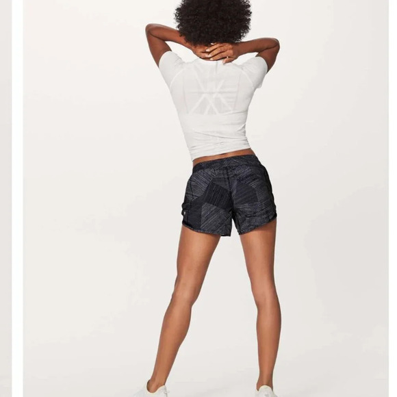 Lululemon Hotty Hot Short II 4" Etch Hail Midnight Navy  Size 8 Tall - Picture 5 of 9